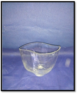 صورة فازة زجاجيه على شكل سحابة 