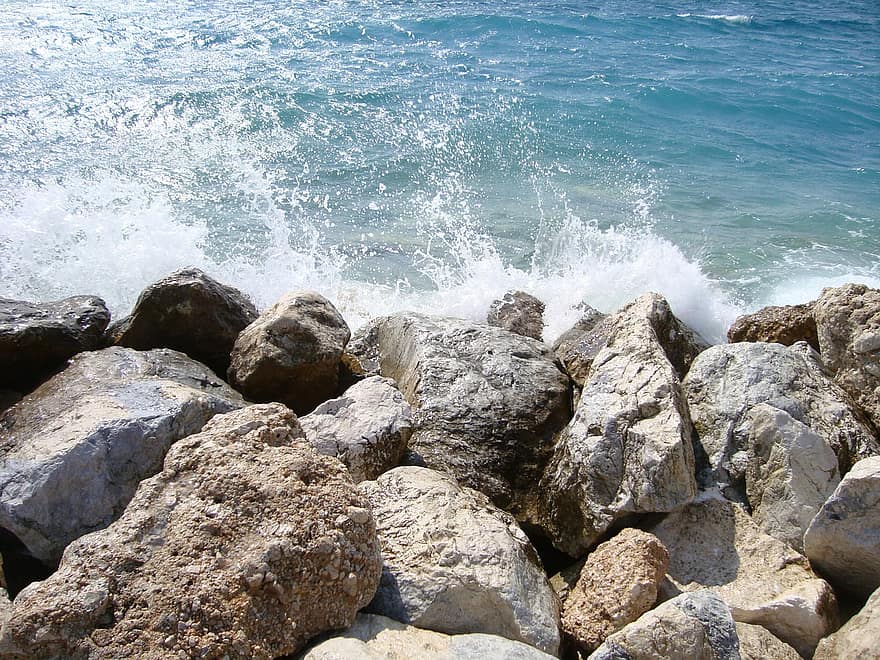 صورة صخور البحار - احجار بحرية -من 3 كيلو الى 5 كيلو - بالحبة