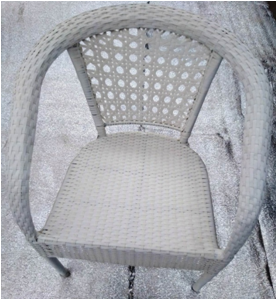 صورة طقم ( 4 كرسي +طاوله ) حدائق اللون ابيض