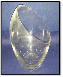 صورة فازة زجاجيه  نصف قمريه 