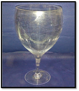 صورة فازة زجاجيه شكل الكاس  القصير