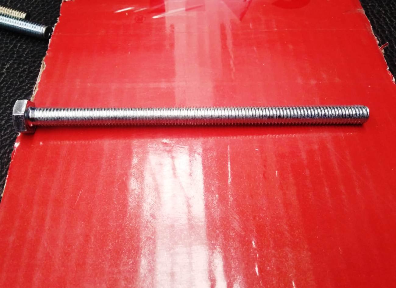 صورة 100جرام برغي 6 مم *  100 مم  (100)