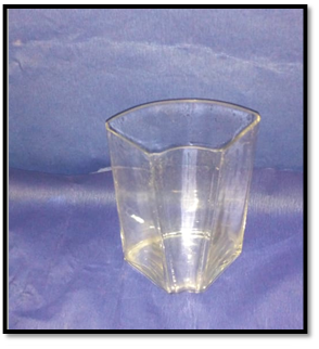 صورة فازة زجاجيه على شكل شبه منحرف