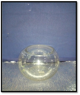 صورة  حوض سمك زجاجي  وسط