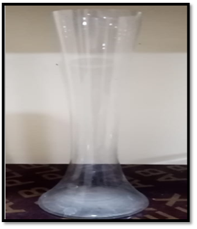 صورة فازة شكل بوق من القاعدة ومخروطة من الراس