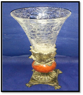 صورة فازة  زجاجيه الملك