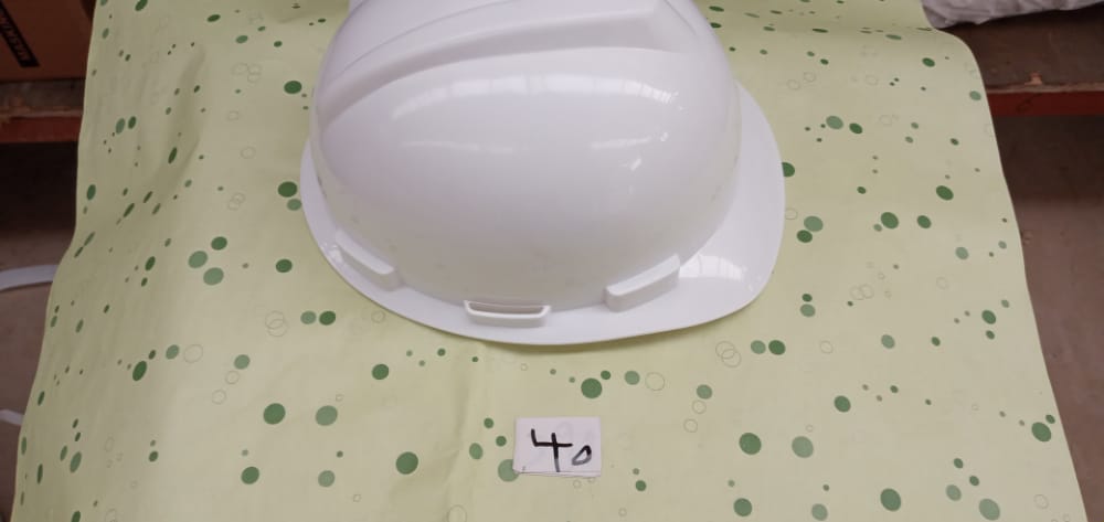 صورة خوذه الراس اللون ابيض  40