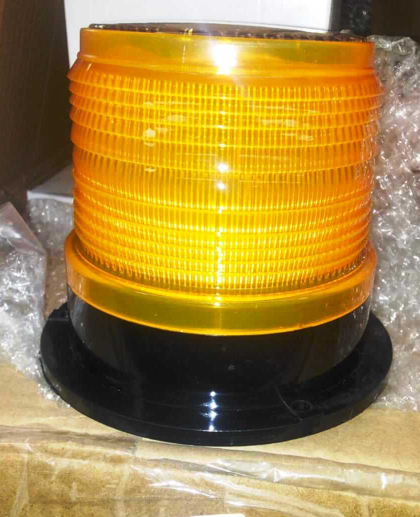 صورة مغناطيش اشاره صفراء طاقة شمسية - حجم صغيرة