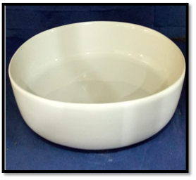 صورة طبق صينى ابيض بيضاوى الشكل