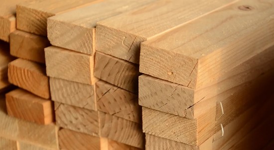 صورة لوح خشب ابيض دبج كويتى 4متر 